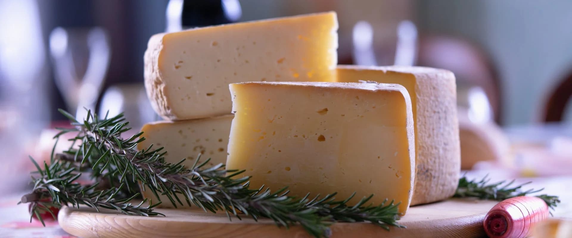 Lavorazione tradizionale formaggi pugliesi